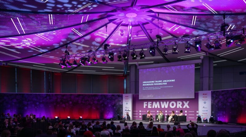 Panel de expertas en Femworx durante Hannover Messe 2026, debatiendo sobre el futuro de la industria y el talento.